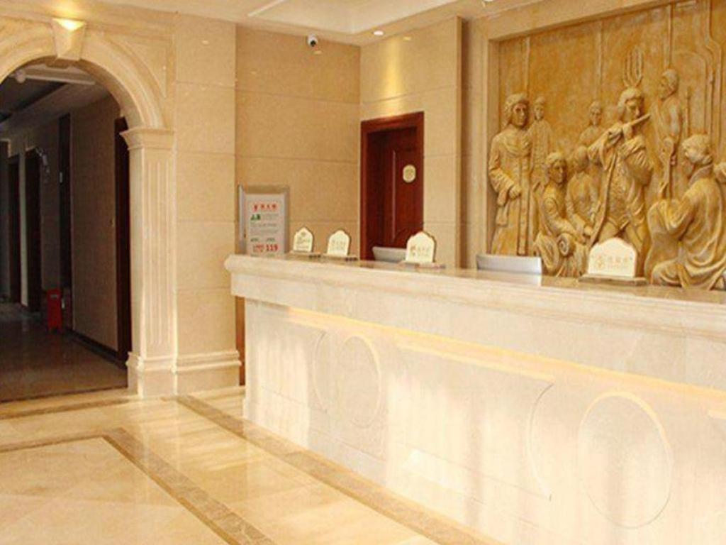 Yichang Vienna Hotel Wanda Branch Exterior photo