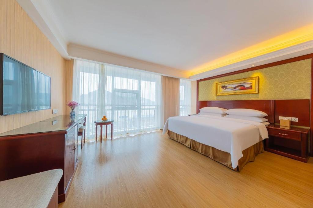 Yichang Vienna Hotel Wanda Branch Exterior photo