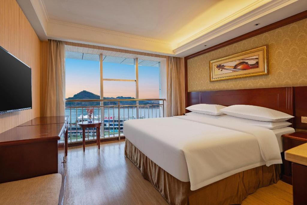 Yichang Vienna Hotel Wanda Branch Exterior photo