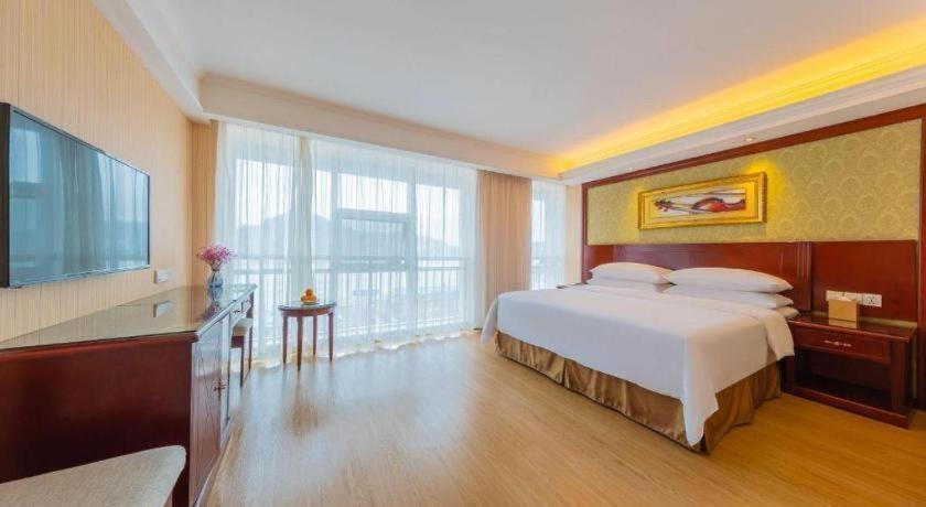 Yichang Vienna Hotel Wanda Branch Exterior photo